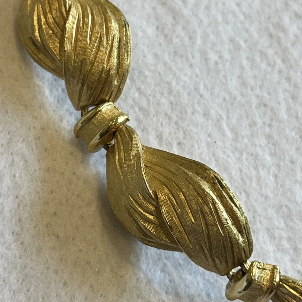 Vintage Gold Tone Textured Link Chain Necklace 16 in Hook Closure Metal